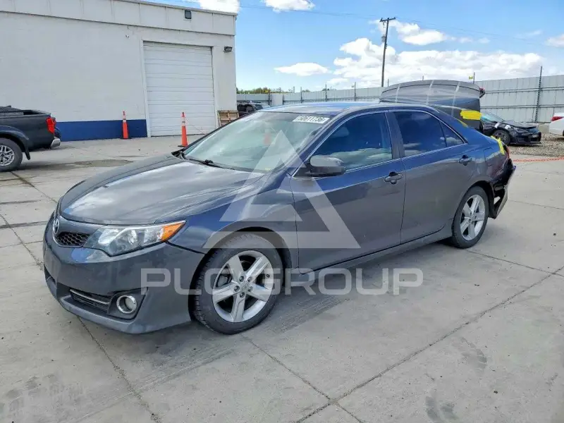 2013 Toyota CAMRY фото