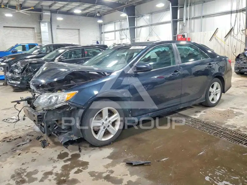2013 Toyota CAMRY фото