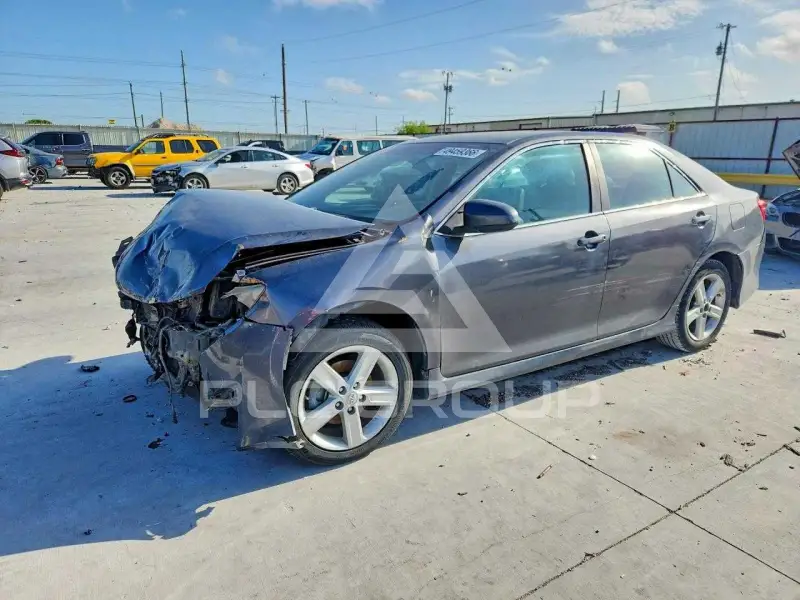 2013 Toyota CAMRY photo