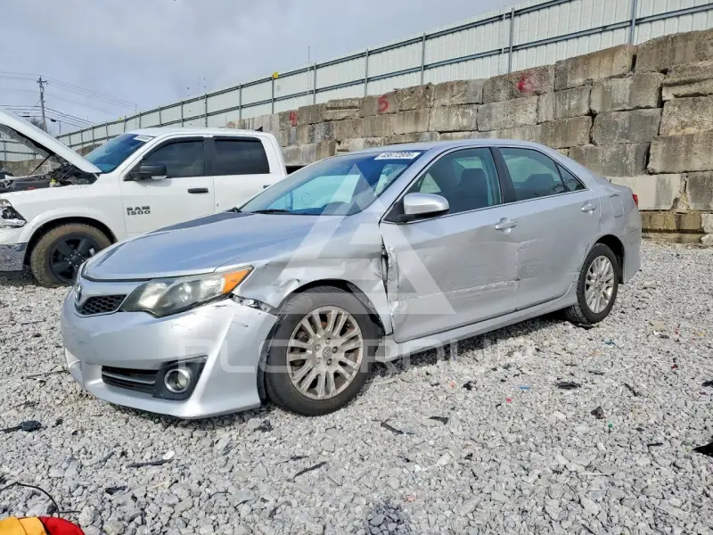 2013 Toyota CAMRY фото