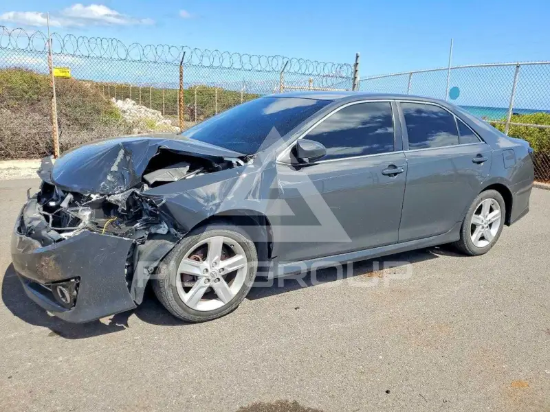 2013 Toyota CAMRY фото