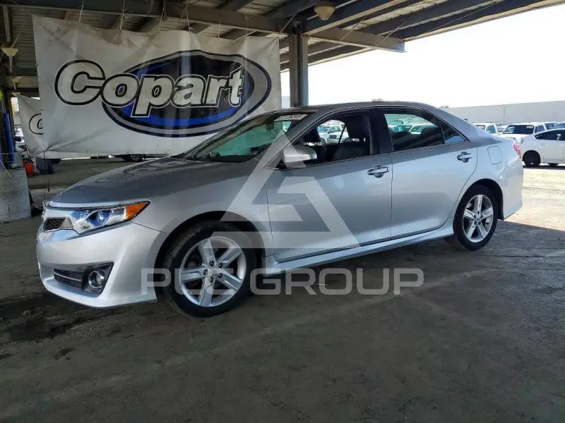 2013 Toyota CAMRY фото