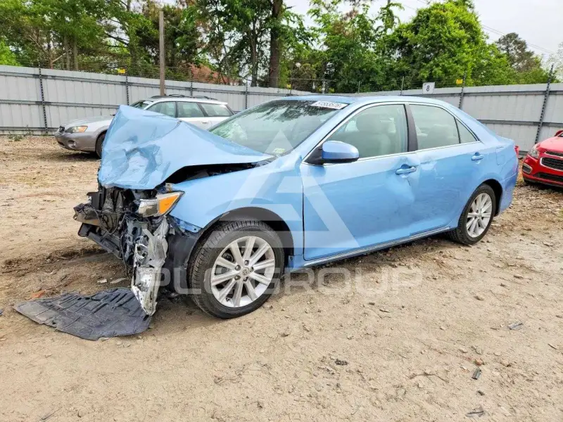 2013 Toyota CAMRY фото