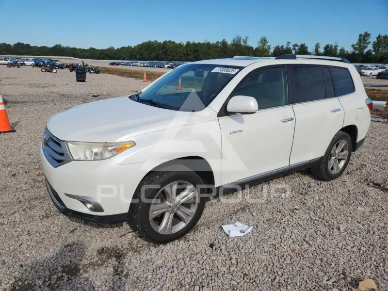 2013 Toyota Highlander photo