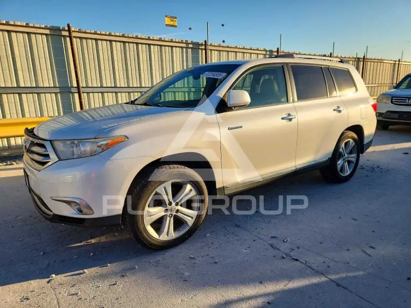 2013 Toyota Highlander фото