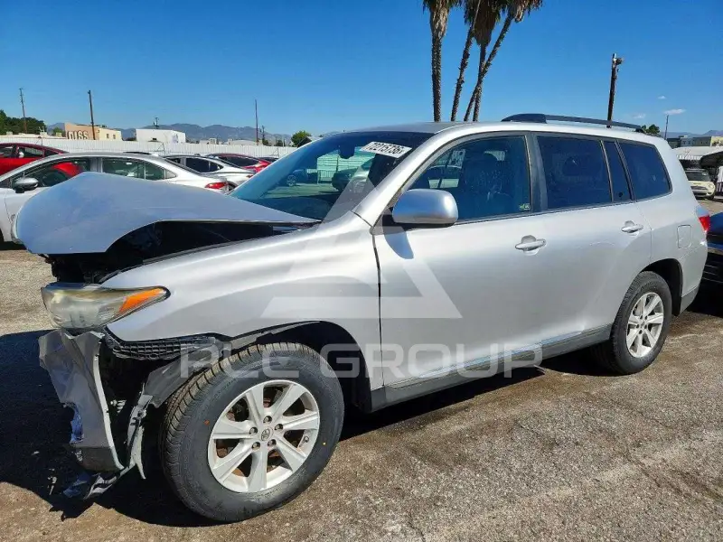 2013 Toyota Highlander фото