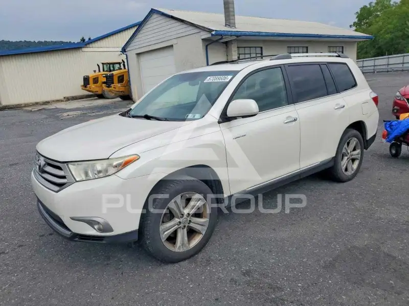 2013 Toyota Highlander фото