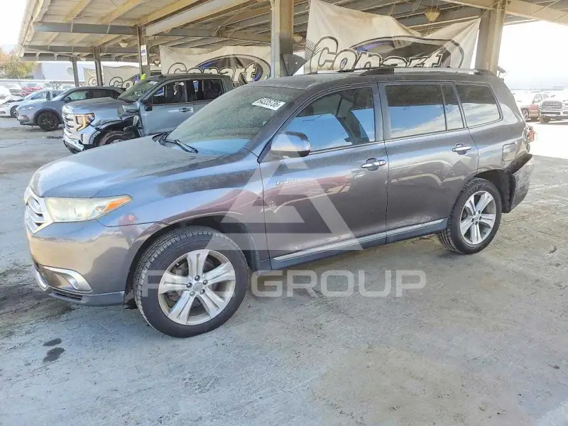 2013 Toyota Highlander photo