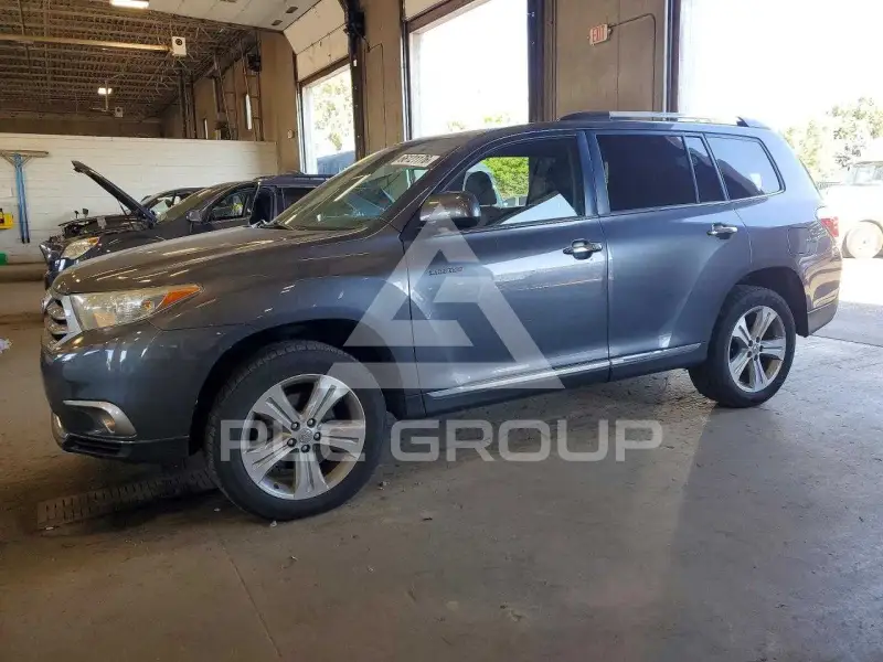 2013 Toyota Highlander фото
