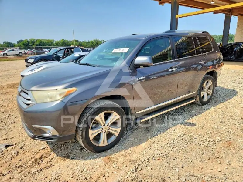2013 Toyota Highlander photo