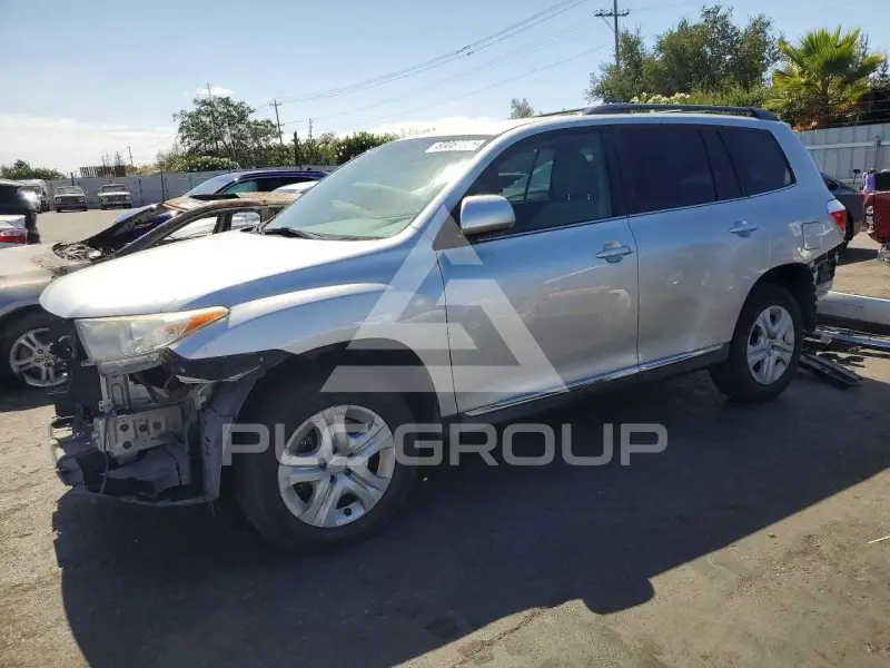 2013 Toyota Highlander фото