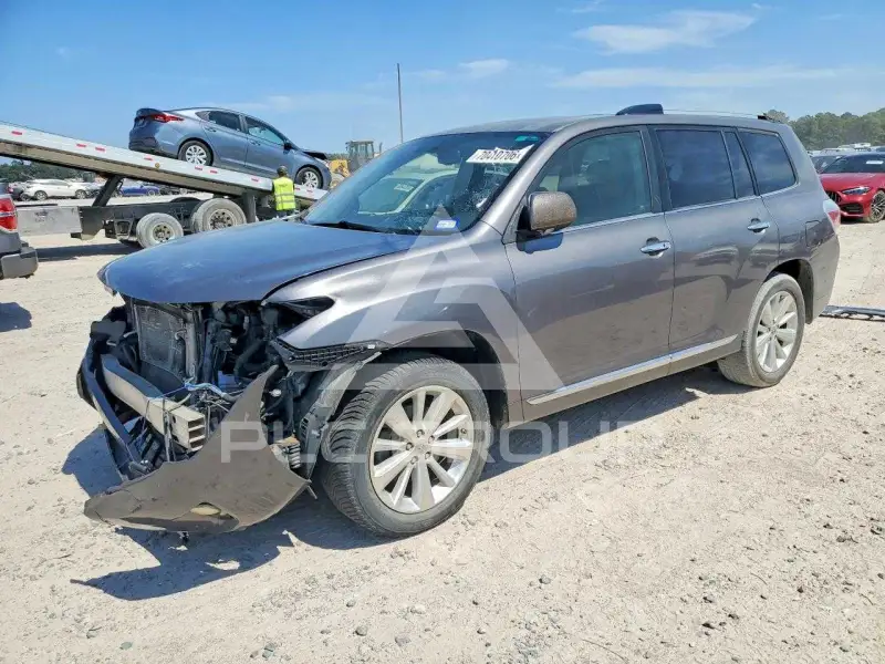 2013 Toyota Highlander фото