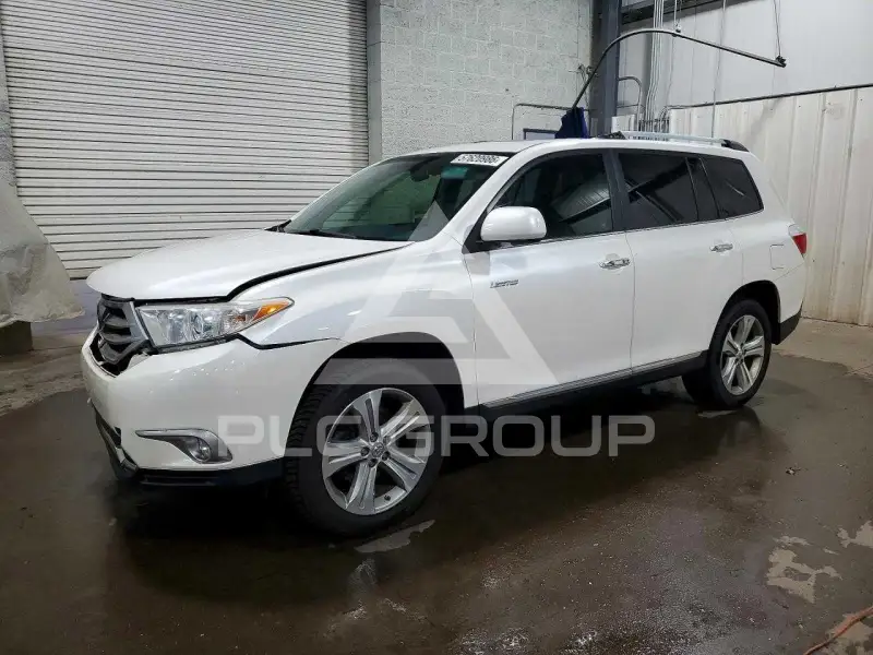2013 Toyota Highlander фото