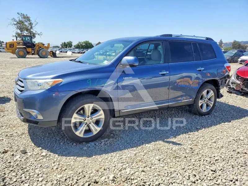 2013 Toyota Highlander фото