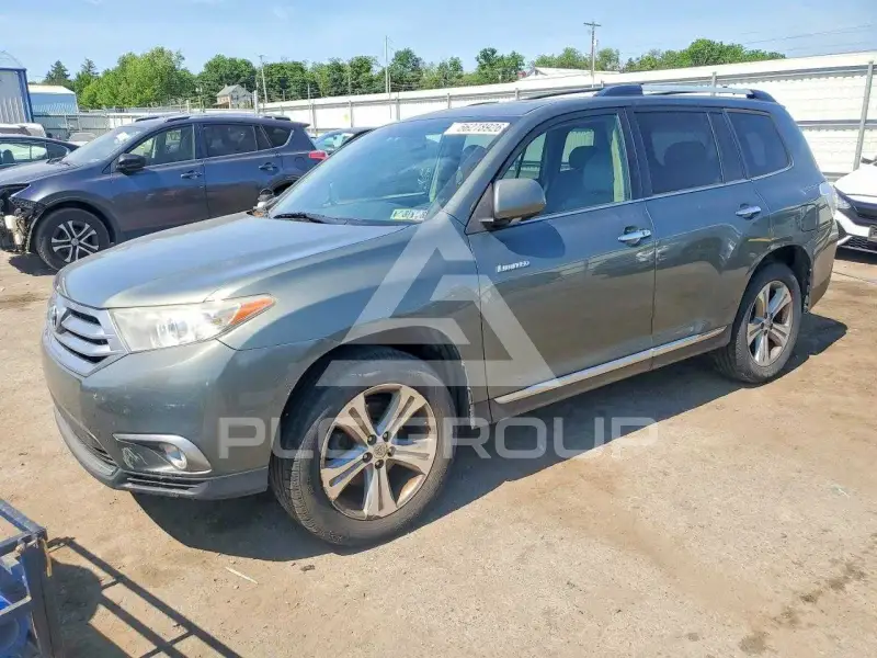 2013 Toyota Highlander photo