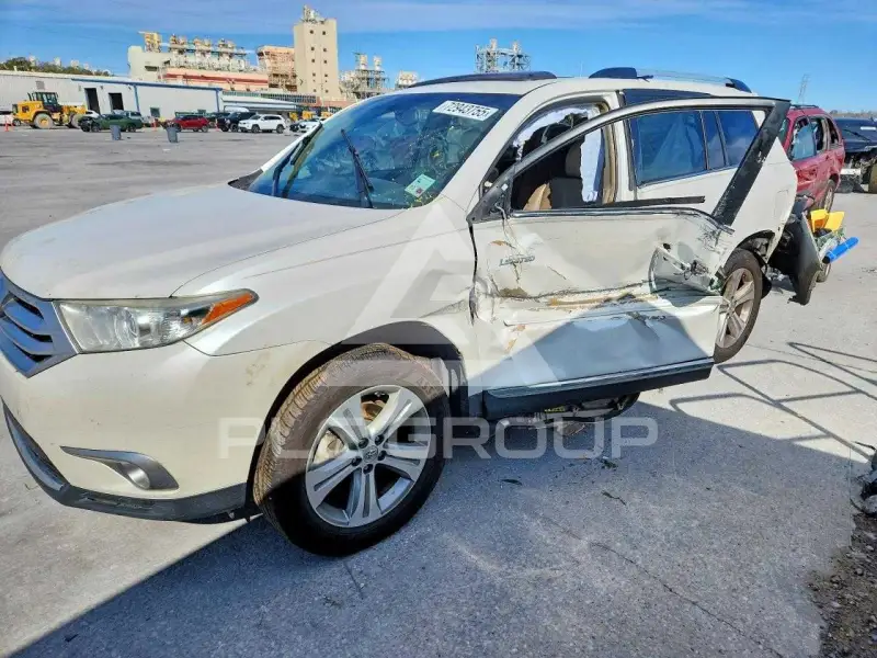 2013 Toyota Highlander фото