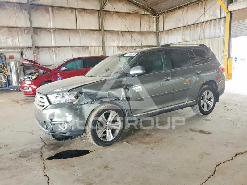 2013 Toyota Highlander фото