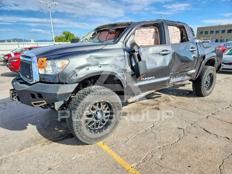 2013 Toyota TUNDRA photo