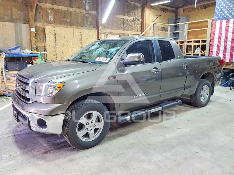 2013 Toyota TUNDRA photo
