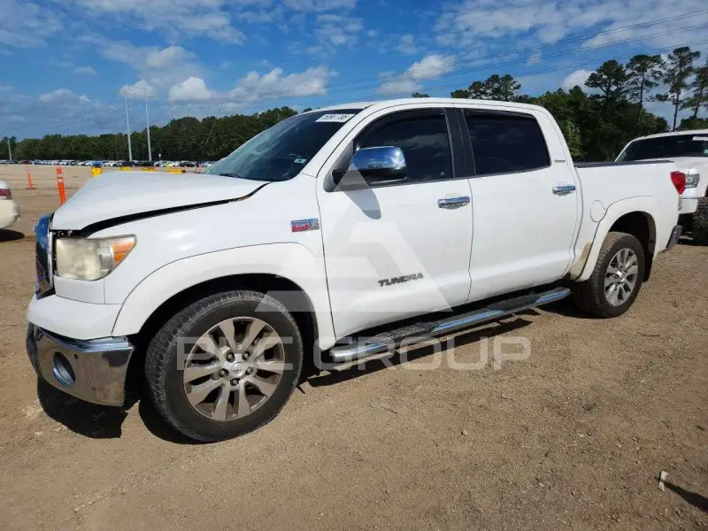 2013 Toyota TUNDRA photo