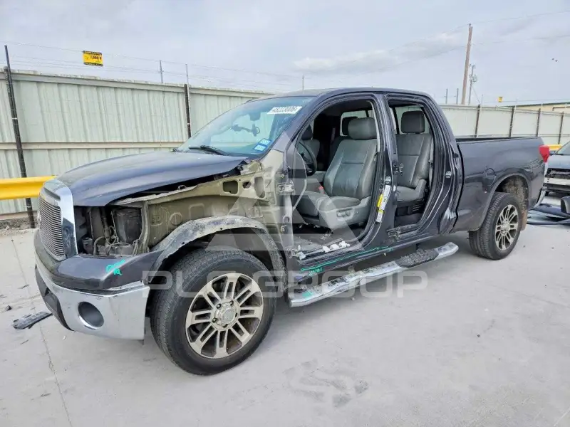 2013 Toyota TUNDRA photo