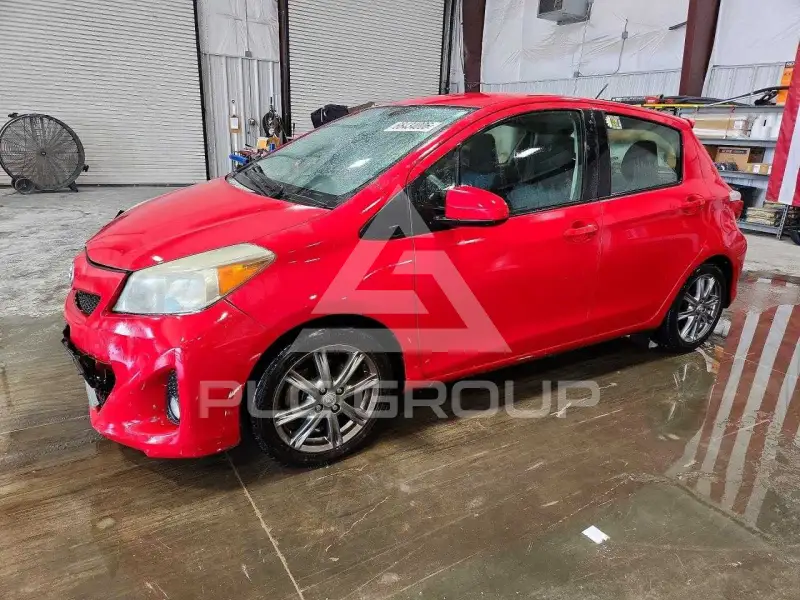 2013 Toyota YARIS фото