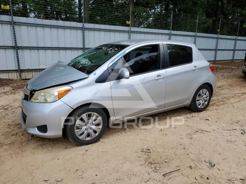 2013 Toyota YARIS photo