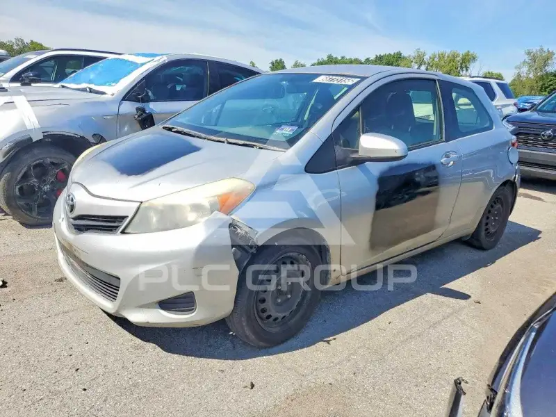 2013 Toyota YARIS фото