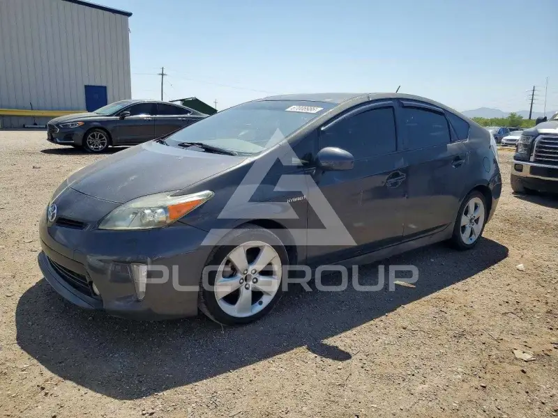 2013 Toyota PRIUS фото