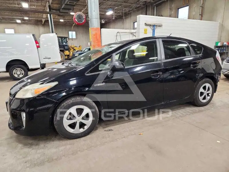 2013 Toyota PRIUS фото