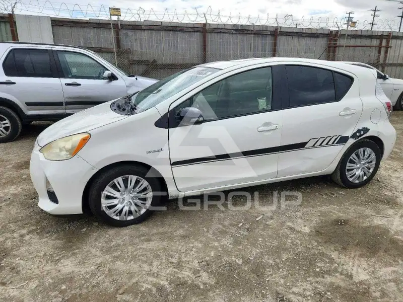 2013 Toyota PRIUS фото