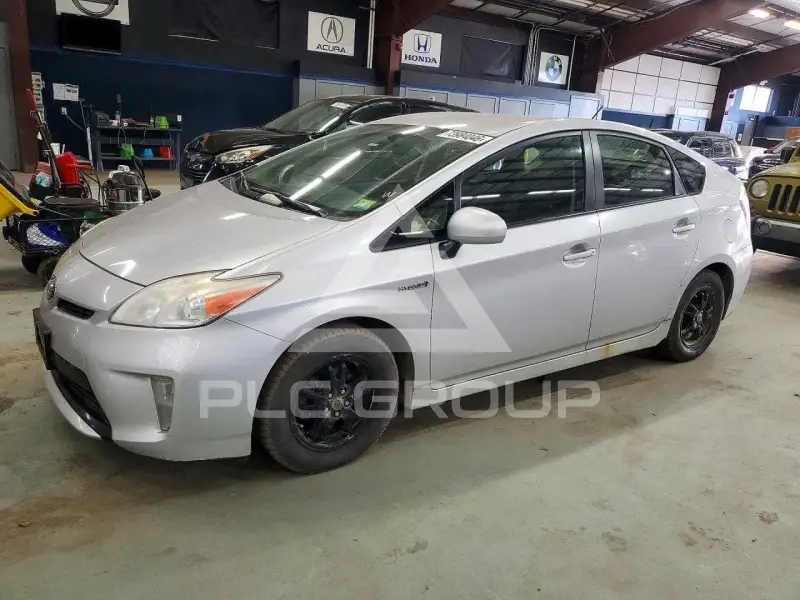 2013 Toyota PRIUS фото