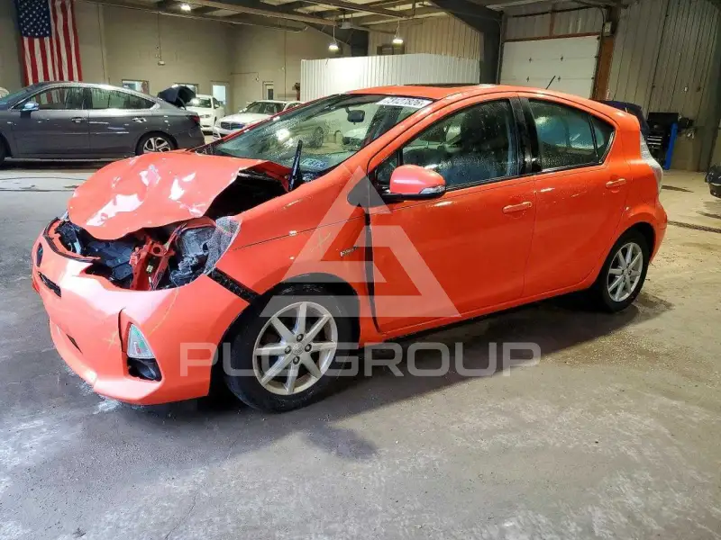 2013 Toyota PRIUS фото