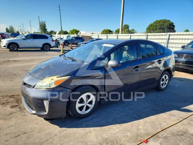 2013 Toyota PRIUS фото