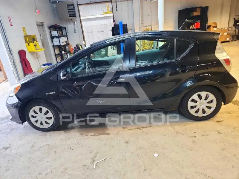 2013 Toyota PRIUS фото