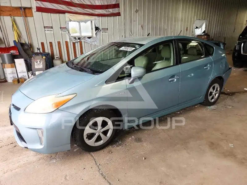 2013 Toyota PRIUS фото