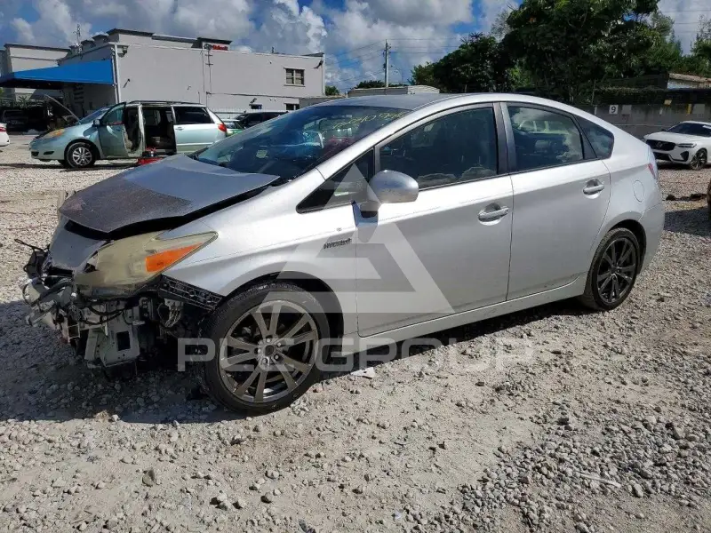 2013 Toyota PRIUS фото