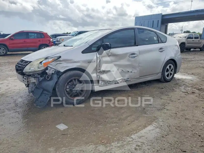 2013 Toyota PRIUS фото