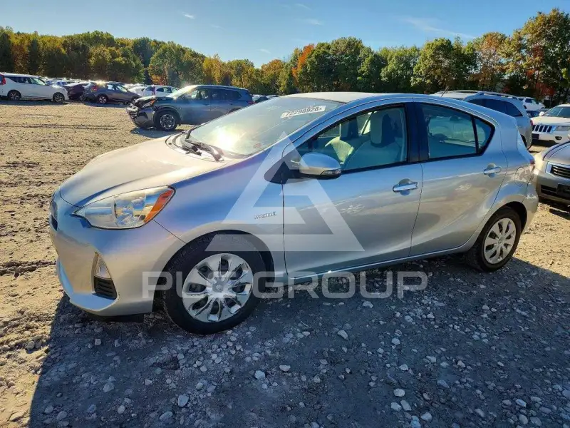 2013 Toyota PRIUS фото