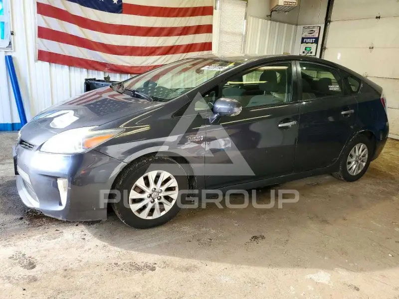2013 Toyota PRIUS фото
