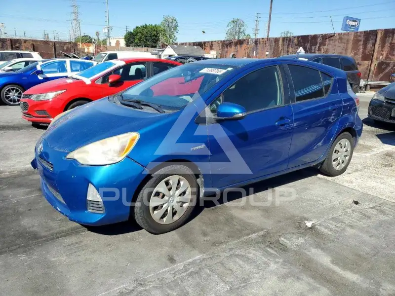 2013 Toyota PRIUS фото