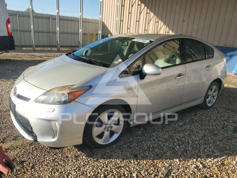 2013 Toyota PRIUS фото