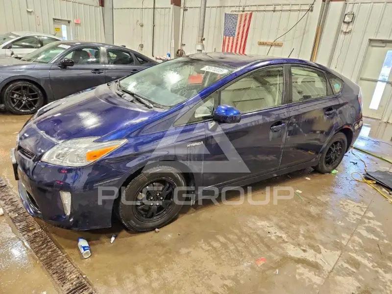 2013 Toyota PRIUS фото