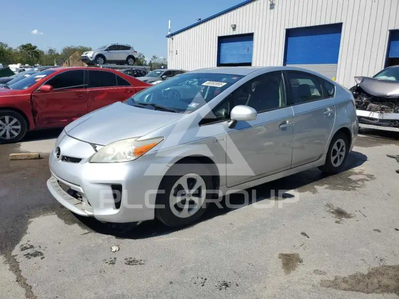 2013 Toyota PRIUS фото