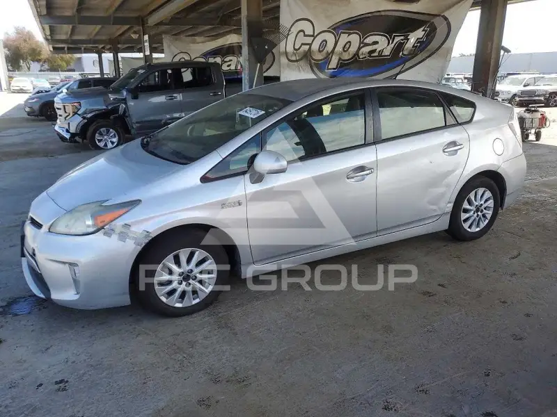 2013 Toyota PRIUS фото