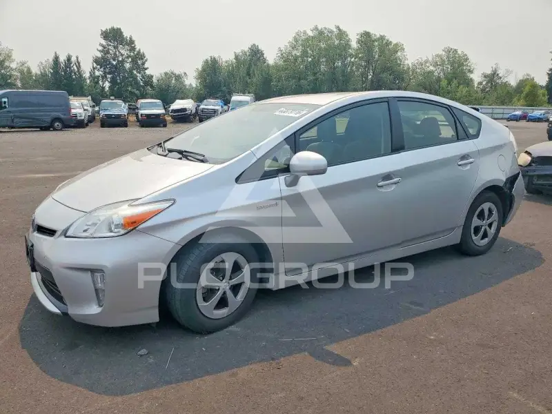 2013 Toyota PRIUS фото