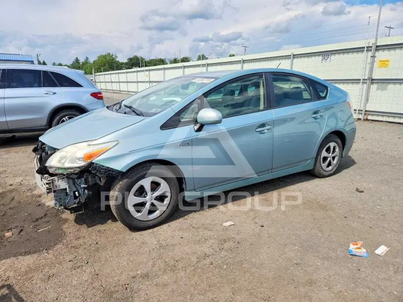 2013 Toyota PRIUS фото