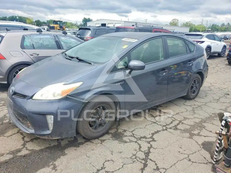 2013 Toyota PRIUS фото