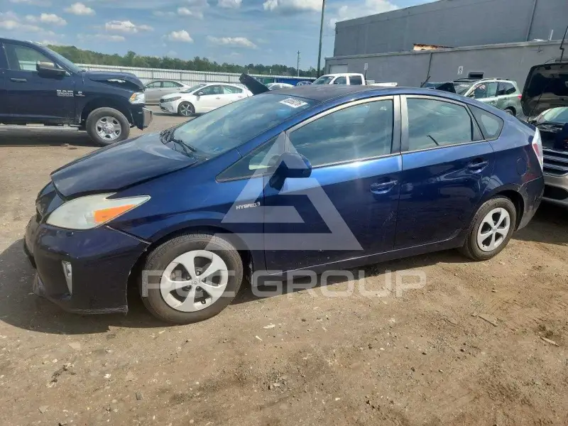2013 Toyota PRIUS photo
