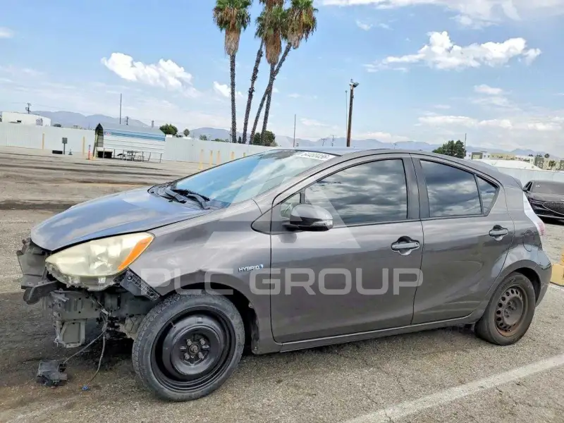 2013 Toyota PRIUS фото
